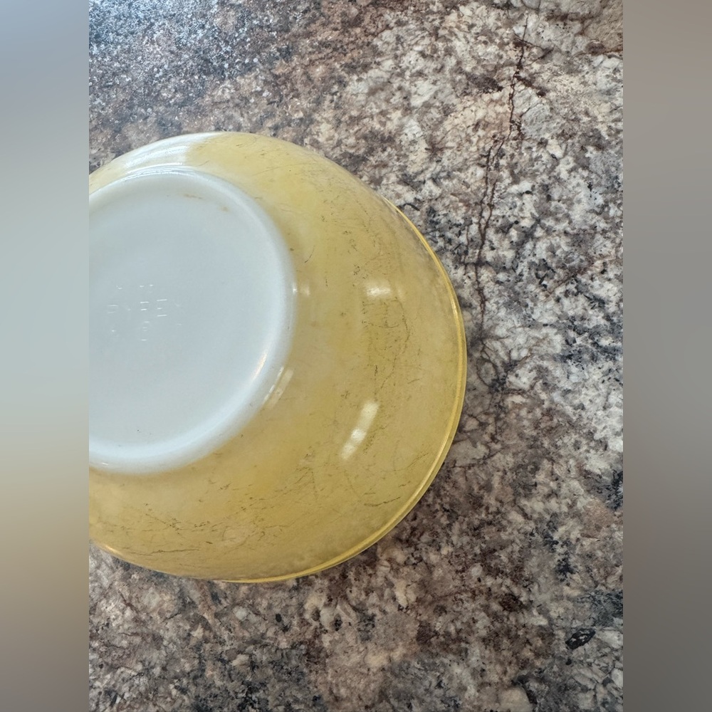 Vintage Pyrex Yellow Mixing Bowl - Picture 11 of 11